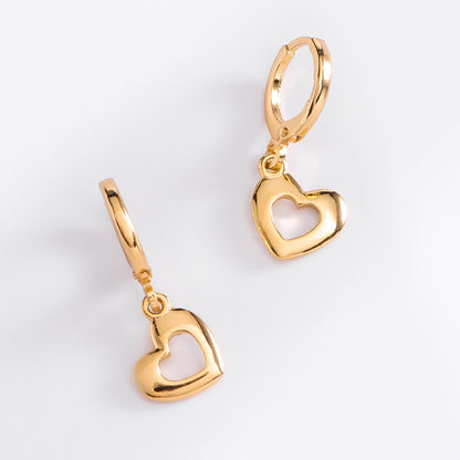 Aretes corazón hueco